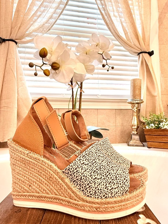 Toms Shoes - TOMS Wedge Espadrille Sandals in Tan with Leopard Print